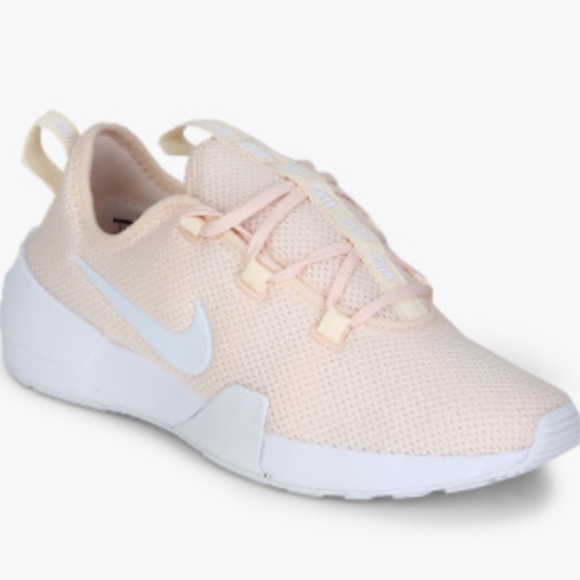 Nike Shoes - 🌺 Nike sneakers size 8.5